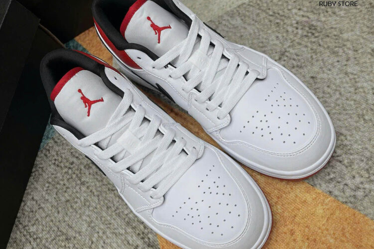 Hình ảnh chi tiết mẫu Jordan 1 White University Red Black cổ thấp Rep 1 1