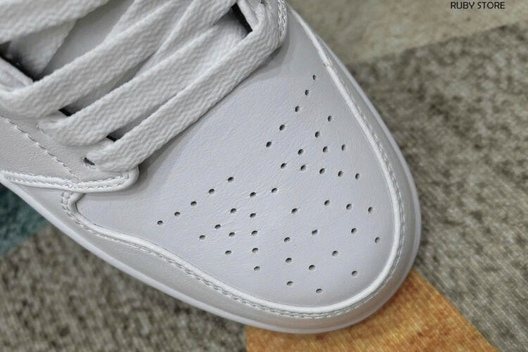 Hình ảnh chi tiết mẫu Jordan 1 White University Red Black cổ thấp Rep 1 1