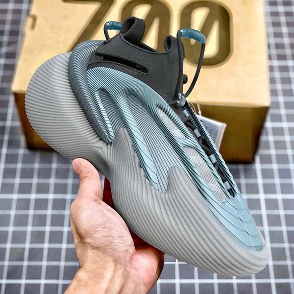 Giày Yeezy 700 V4 lần đầu lộ diện