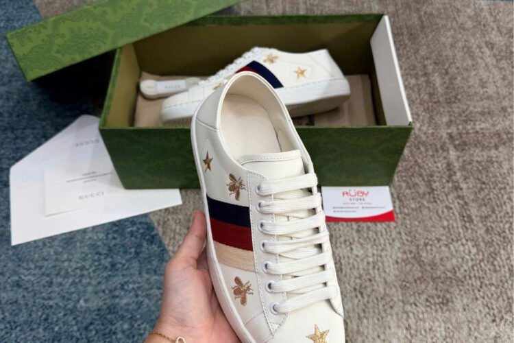Giày Gucci Ace Bee And Star Ong Sao đạp gót