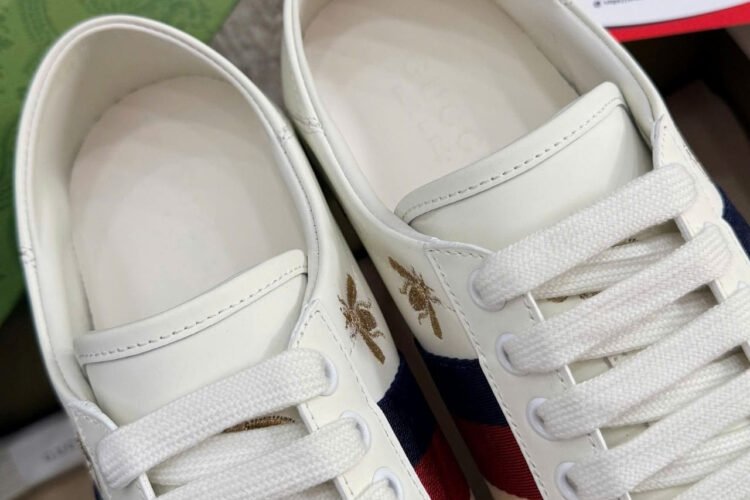 Giày Gucci Ace Bee And Star Ong Sao đạp gót