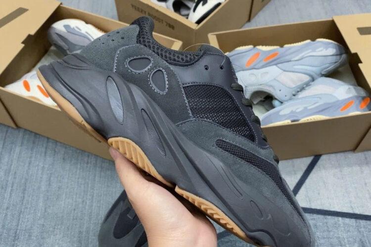 Giày Yeezy 700 Utility Black đen