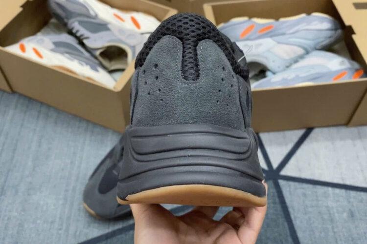 Giày Yeezy 700 Utility Black đen