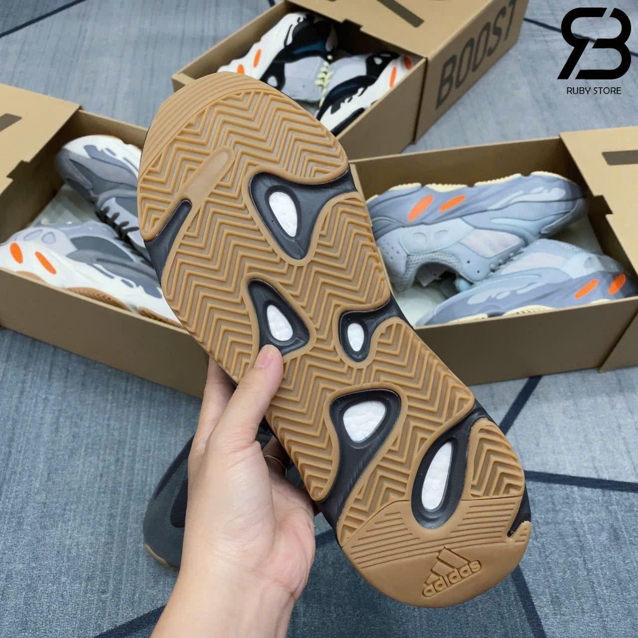 Giày Yeezy 700 Utility Black đen
