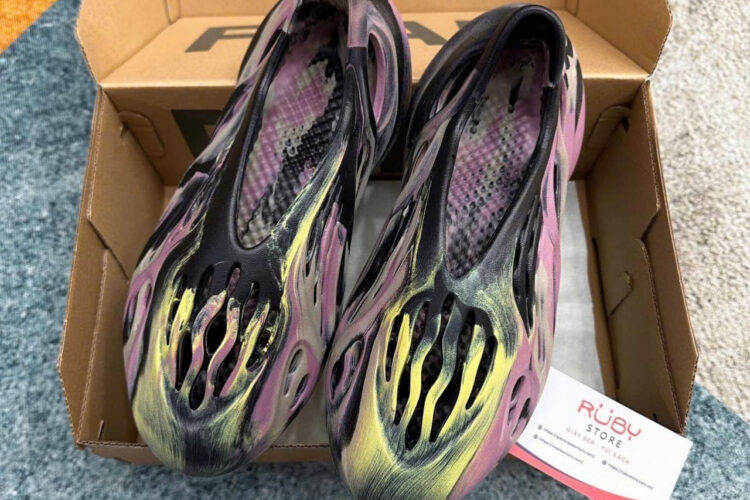Giày Yeezy Foam RNNR MX Carbon