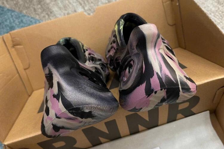 Giày Yeezy Foam RNNR MX Carbon