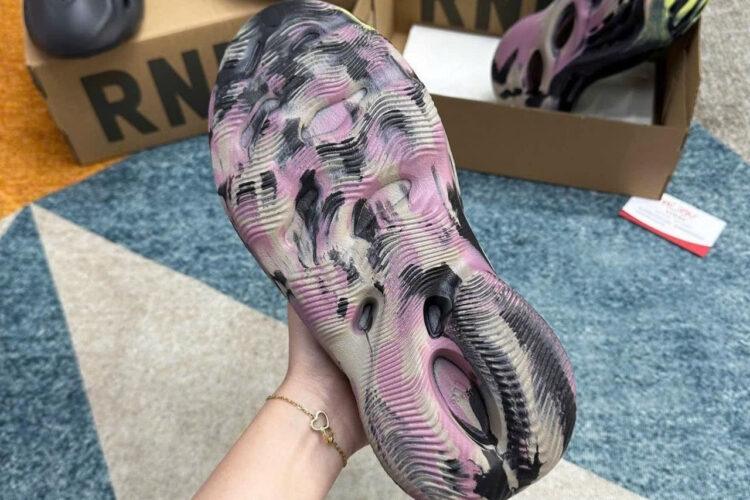 Giày Yeezy Foam RNNR MX Carbon