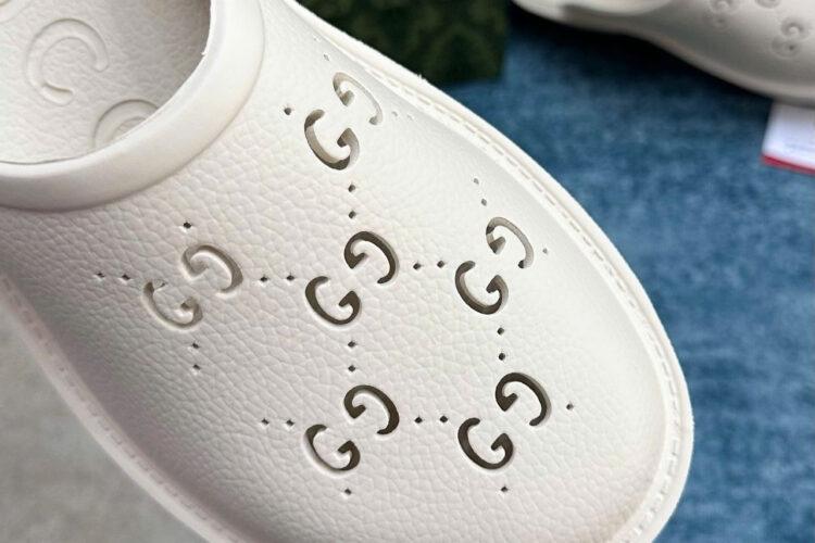 Dép Gucci GG Perforated Rubber Clogs Màu Kem