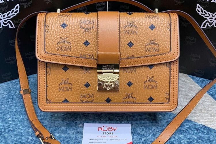 Túi Small Tracy Shoulder Bag in Visetos Nâu