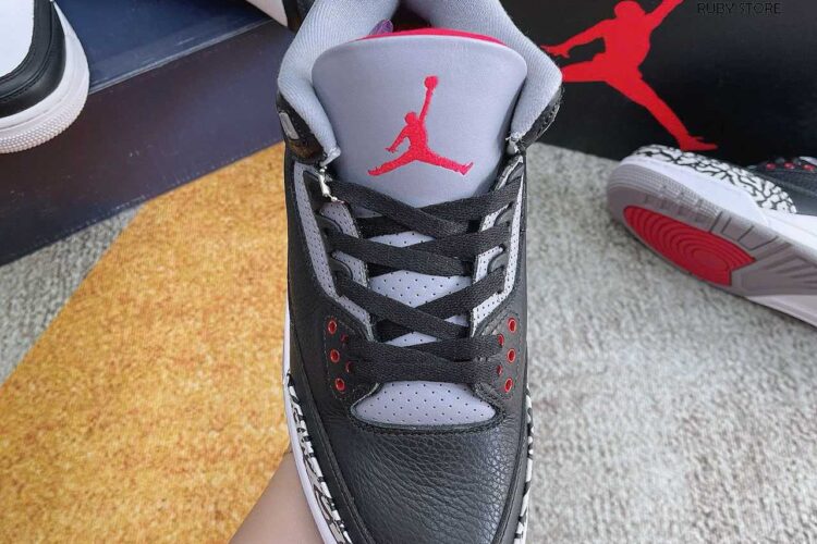 Hình ảnh thực tế mẫu Jordan 3 Black Cement Replica 1:1 tại Ruby Store