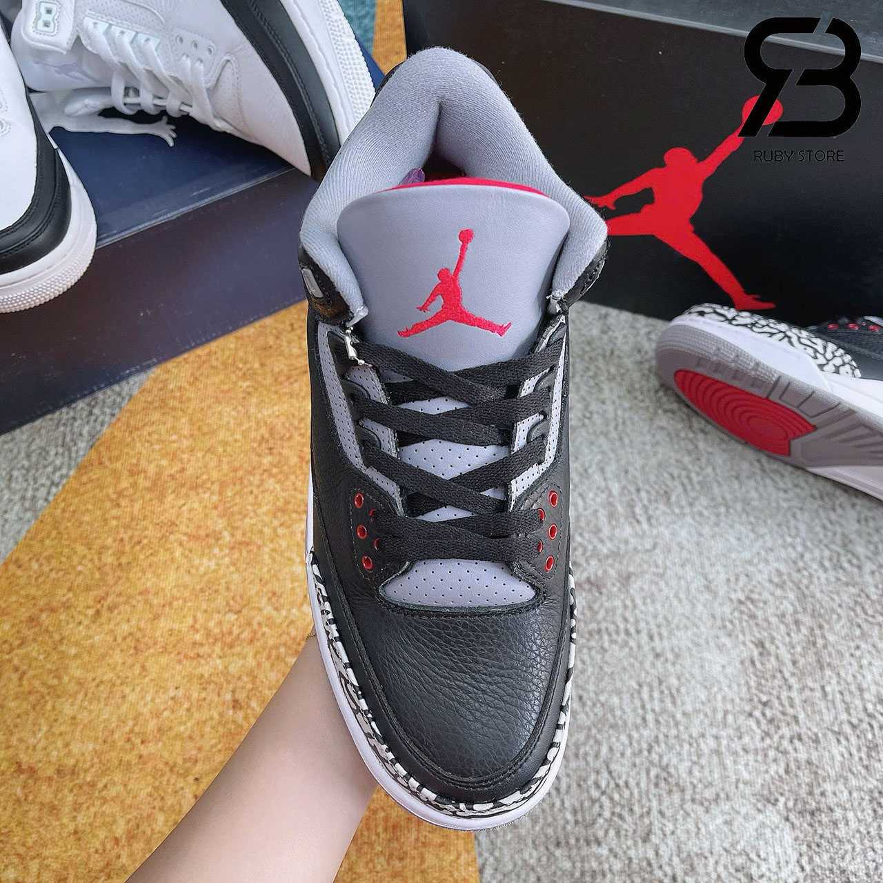 Hình ảnh thực tế mẫu Jordan 3 Black Cement Replica 1:1 tại Ruby Store