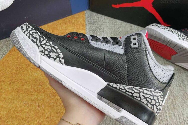 Hình ảnh thực tế mẫu Jordan 3 Black Cement Replica 1:1 tại Ruby Store