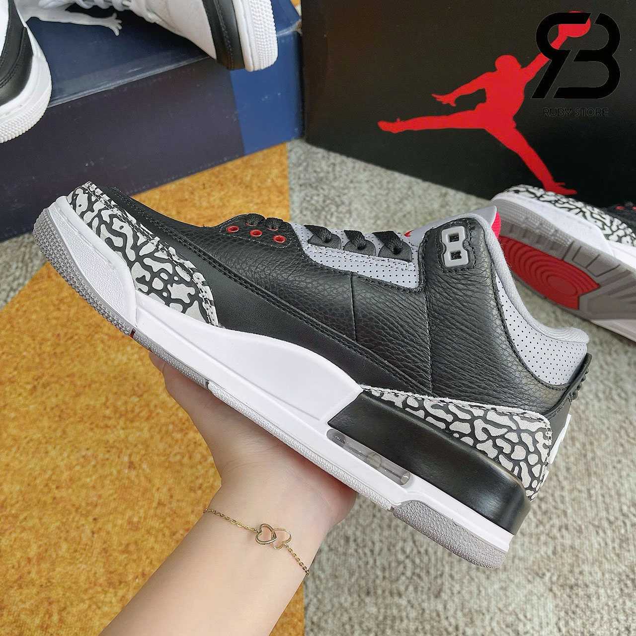 Hình ảnh thực tế mẫu Jordan 3 Black Cement Replica 1:1 tại Ruby Store