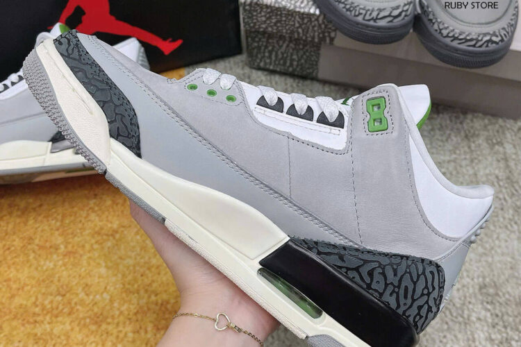 Hình ảnh thực tế mẫu Jordan 3 Chlorophyll xám xanh Rep 1 1 tại Ruby Store