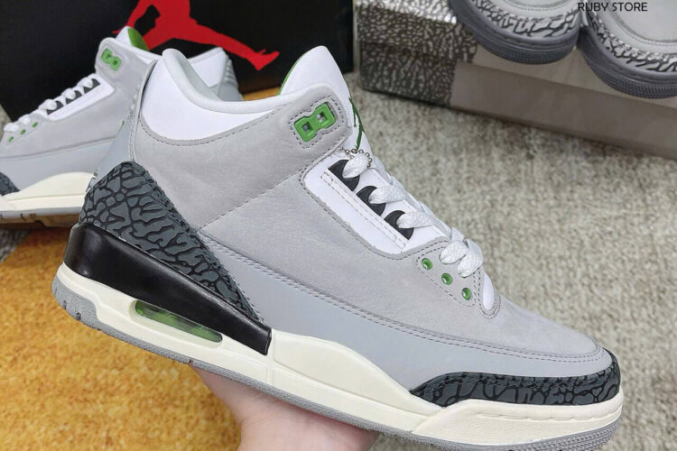 Hình ảnh thực tế mẫu Jordan 3 Chlorophyll xám xanh Rep 1 1 tại Ruby Store
