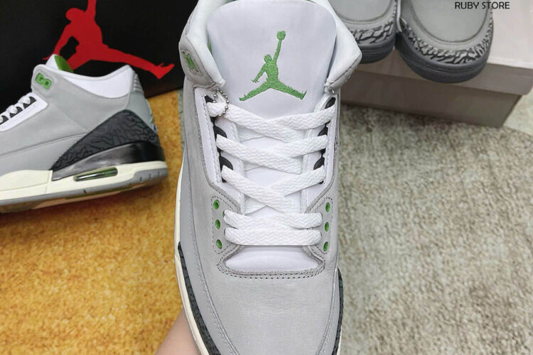 Hình ảnh thực tế mẫu Jordan 3 Chlorophyll xám xanh Rep 1 1 tại Ruby Store