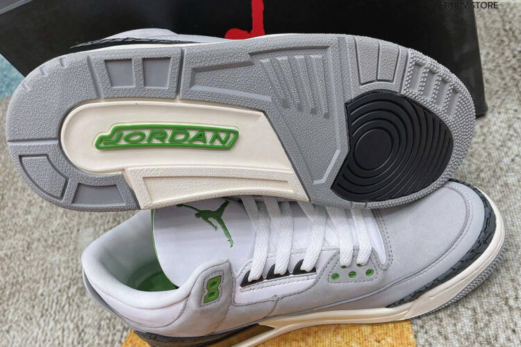 Hình ảnh thực tế mẫu Jordan 3 Chlorophyll xám xanh Rep 1 1 tại Ruby Store