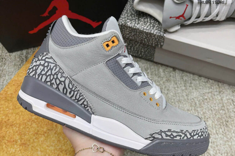 Hình ảnh thực tế mẫu Jordan 3 Cool Grey màu xám Replica 1:1 tại Ruby Store