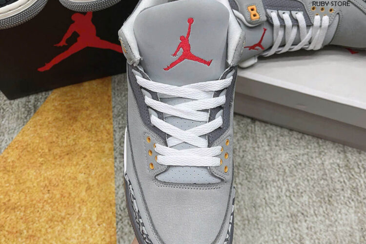 Hình ảnh thực tế mẫu Jordan 3 Cool Grey màu xám Replica 1:1 tại Ruby Store