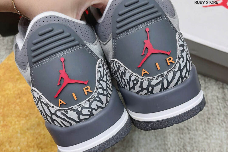 Hình ảnh thực tế mẫu Jordan 3 Cool Grey màu xám Replica 1:1 tại Ruby Store
