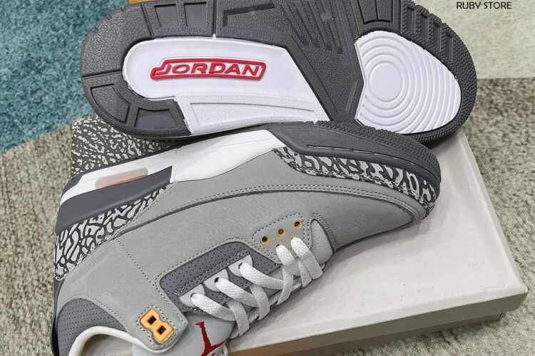 Hình ảnh thực tế mẫu Jordan 3 Cool Grey màu xám Replica 1:1 tại Ruby Store