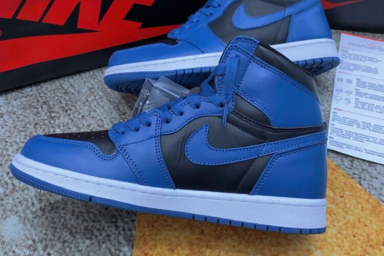 Giày Air Jordan 1 Retro High OG Dark Marina Blue