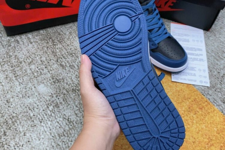 Giày Air Jordan 1 Retro High OG Dark Marina Blue