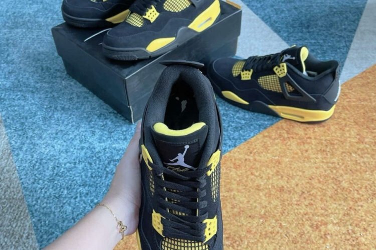 Giày Nike Air Jordan 4 Retro Thunder 2023 Đen vàng