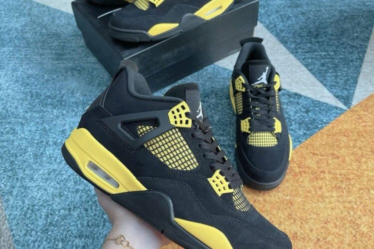 Giày Nike Air Jordan 4 Retro Thunder 2023 Đen vàng