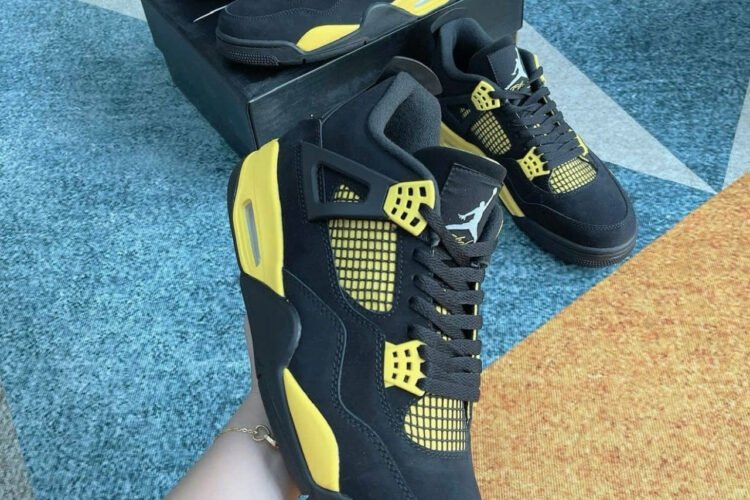 Giày Nike Air Jordan 4 Retro Thunder 2023 Đen vàng