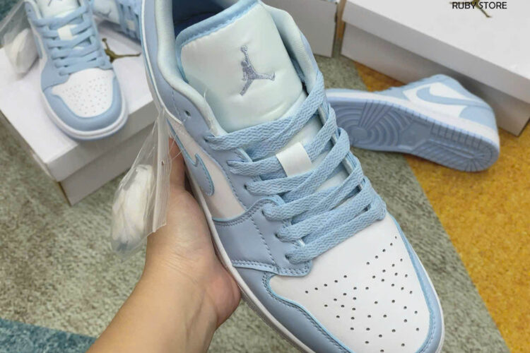 Hình ảnh chi tiết mẫu Jordan 1 Low xanh trắng tại Ruby Store