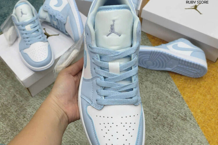 Hình ảnh chi tiết mẫu Jordan 1 Low xanh trắng tại Ruby Store