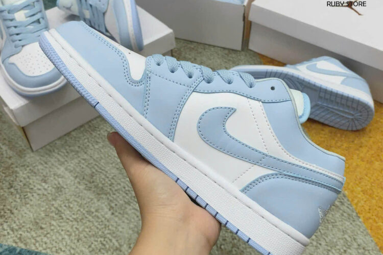 Hình ảnh chi tiết mẫu Jordan 1 Low xanh trắng tại Ruby Store