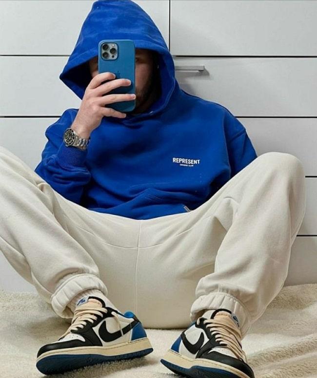 phối với áo hoodie và quần jogger thun