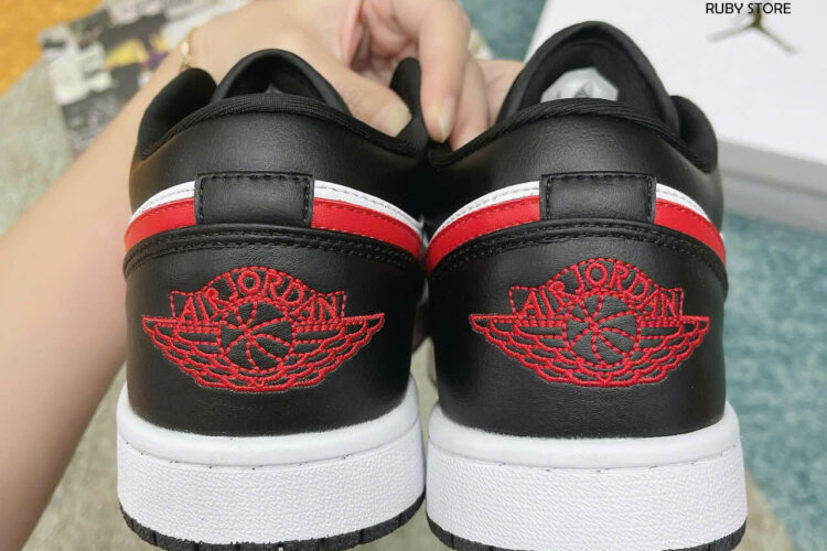 Hình ảnh bản Jordan Black Siren Red cổ thấp Replica 1:1 tại Ruby Store