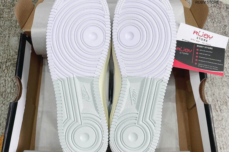 Hình ảnh thực tế mẫu giày Nike AF1 LV8 Split Light Silver bản Replica tại Ruby Store