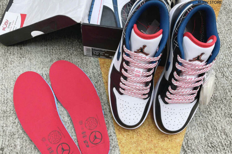 Hình ảnh thực tế giày Jordan 1 trắng đen xanh dương Rep 1 1 siêu cấp tại Ruby Store