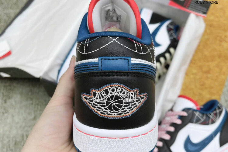 Hình ảnh thực tế giày Jordan 1 trắng đen xanh dương Rep 1 1 siêu cấp tại Ruby Store