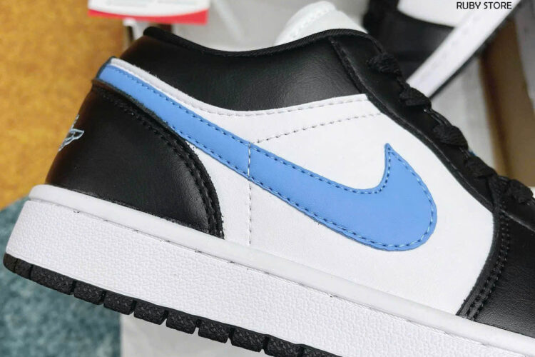 Hình ảnh thực tế mẫu giày Jordan 1 cổ thấp đen xanh trắng Rep 1 1 tại Ruby Store