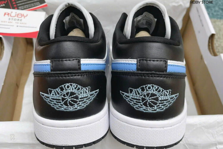 Hình ảnh thực tế mẫu giày Jordan 1 cổ thấp đen xanh trắng Rep 1 1 tại Ruby Store