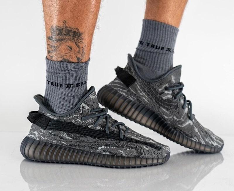 Giày adidas Yeezy 350 MX Dark Salt 2023