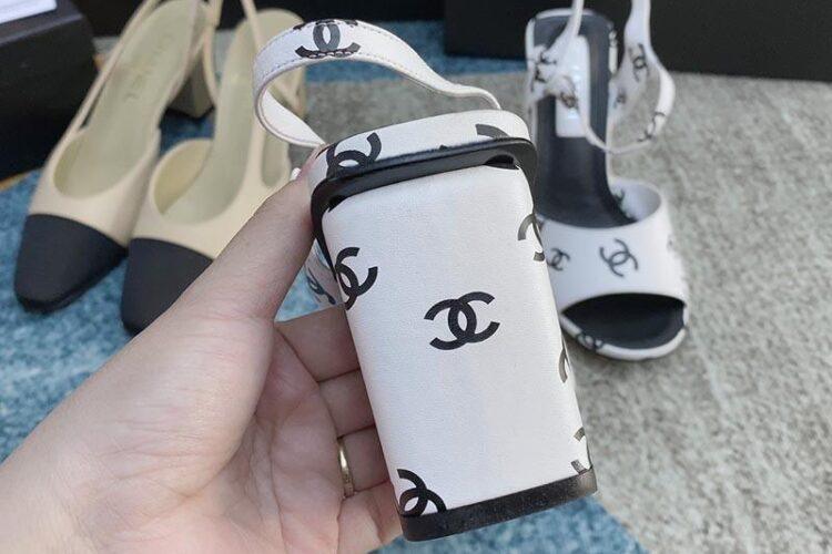 Dép Cao Gót Chanel 22S White Black Print Lambskin CC Logo Ankle Strap Block Heel Sandals Siêu Cấp
