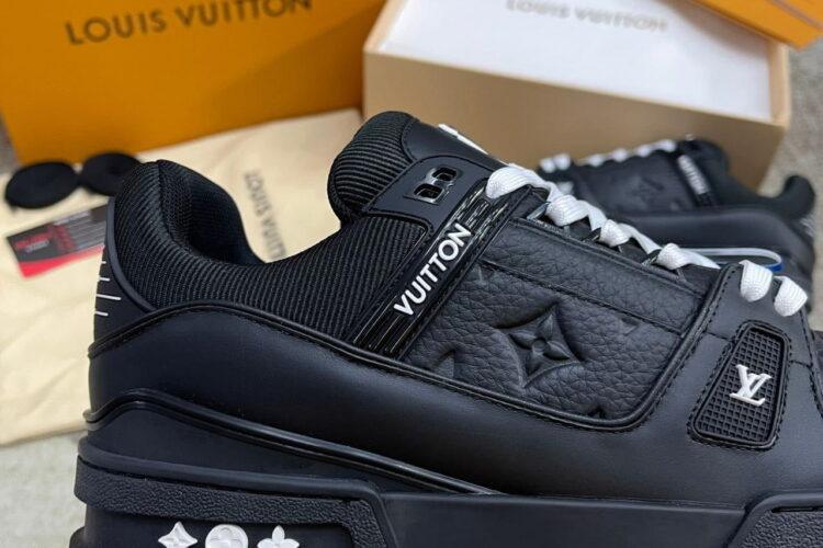 Giày Louis Vuitton Trainer Black Embossed Monogram đen
