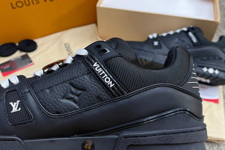 Giày Louis Vuitton Trainer Black Embossed Monogram đen