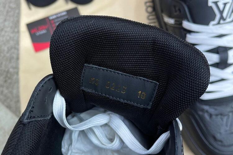 Giày Louis Vuitton Trainer Black Embossed Monogram đen
