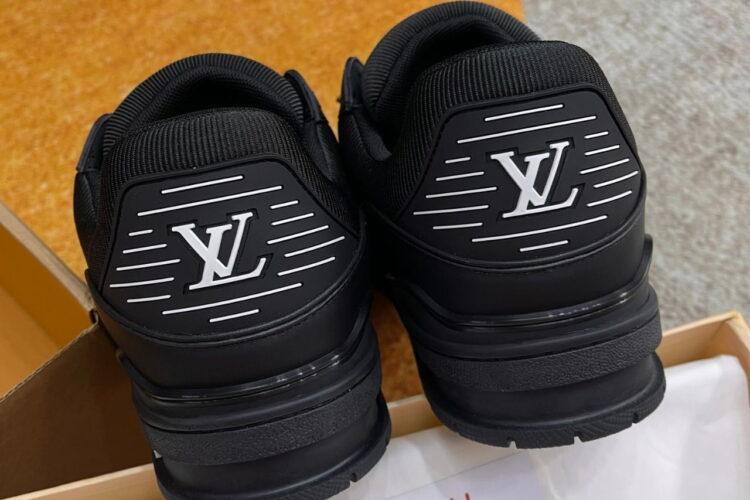Giày Louis Vuitton Trainer Black Embossed Monogram đen