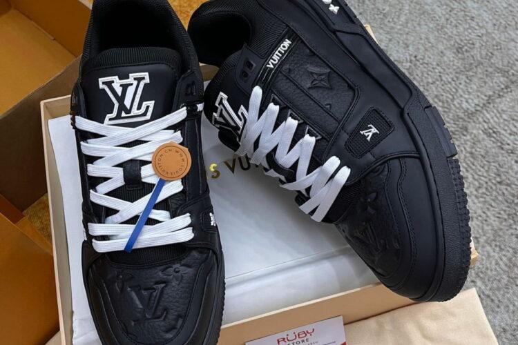 Giày Louis Vuitton Trainer Black Embossed Monogram đen
