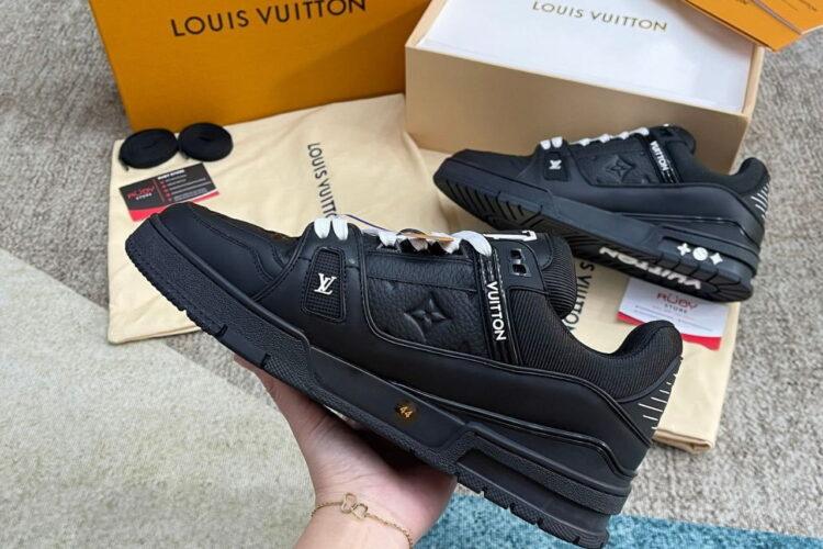 Giày Louis Vuitton Trainer Black Embossed Monogram đen