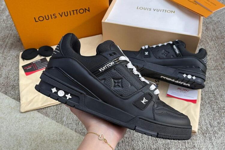 Giày Louis Vuitton Trainer Black Embossed Monogram đen