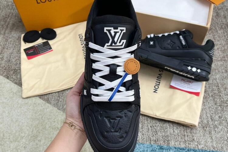 Giày Louis Vuitton Trainer Black Embossed Monogram đen